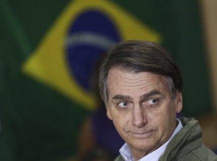 El presidente homófobo de Brasil, Jair Bolsonaro, tuitea un vídeo de lluvia dorada 3