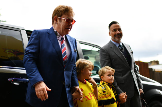 Elton John mantiene a sus hijos 