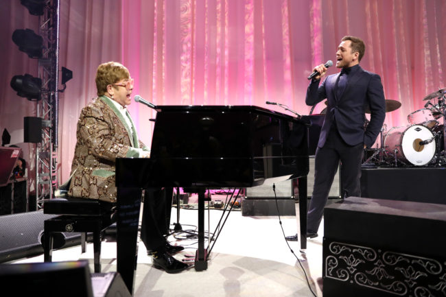 Elton John mantiene a sus hijos 