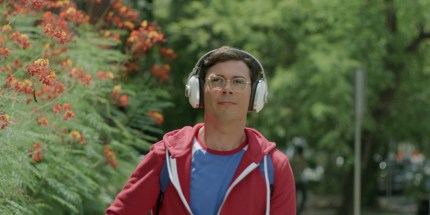 'Special', tráiler de la nueva serie de Netflix sobre un gay con parálisis cerebral 3