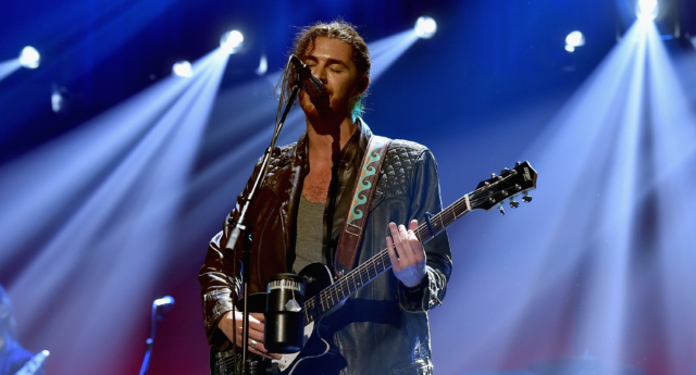 Hozier habla sobre los comentarios homofóbos de su bailarín 1