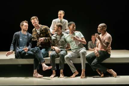 La obra de teatro gay The Inheritance, nominada a 8 Premios Olivier 2