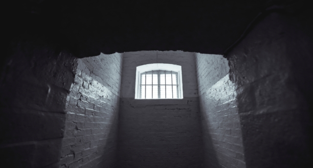Mujer trans agredida sexualmente en una prisión de hombres 1