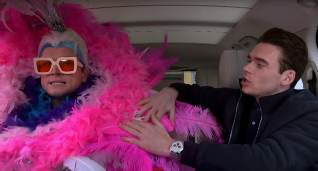 Taron Egerton y Richard Madden cantan Elton John en 'Carpool Karaoke'