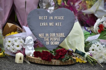 Asesinato de la periodista gay Lyra McKee: 140 personas contactan con la policía 2