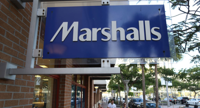 Hombre dice que la tienda de Marshalls lo despidió por ser gay