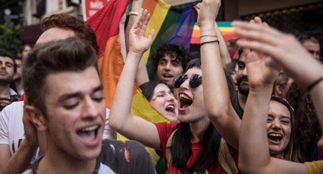 Se levanta la prohibición del Orgullo LGBT en la capital de Turquía 1