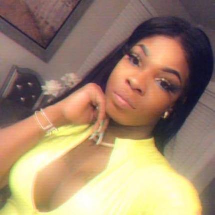 Mujer trans atacada por un grupo furioso en un vídeo horripilante 2