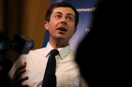 Por qué la comunidad LGBT de China espera que Pete Buttigieg sea presidente de EEUU