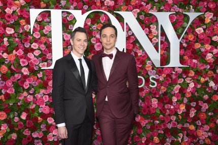 ¿Quién es el marido de Jim Parsons, Todd Spiewak? 3