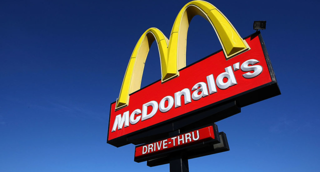 Trabajadora trans de McDonald's denuncia discriminación