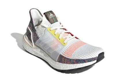 Adidas lanza calzado con temas de Orgullo y colores arcoíris 2