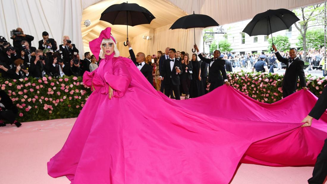 Lady Gaga, estrella en la Met Gala 2019 con 4 vestidos en uno 1