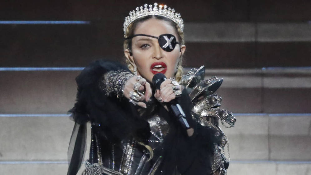 Desastrosa y polémica actuación de Madonna en Eurovisión 1
