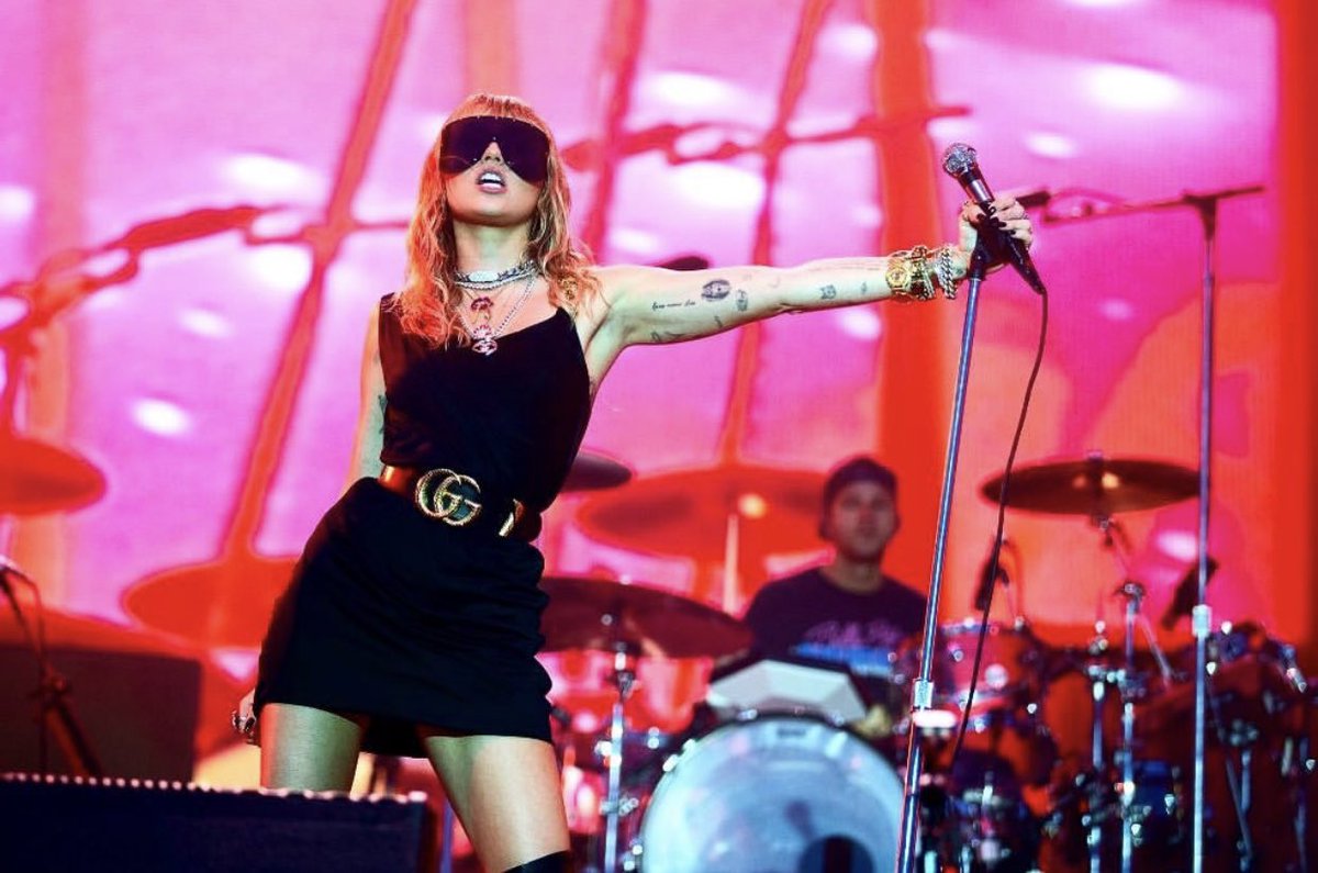 Escucha 3 nuevas canciones de Miley Cyrus en directo 1