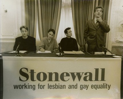 30 años de Stonewall: Cómo la ONG LGBT+ luchó por la igualdad 2
