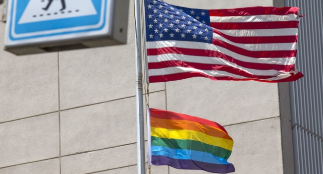 La administración Trump niega a las embajadas de EE.UU. el permiso para enarbolar banderas arco iris durante el Mes del Orgullo