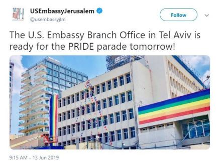 Prohibidas las banderas del arco iris, las embajadas de EE.UU. las cuelgan en su lugar. 1