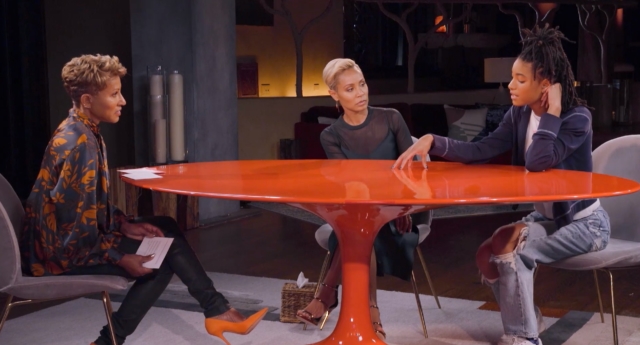 Willow Smith se dirige a la madre y a la abuela: ``Amo a hombres y mujeres por igual''.