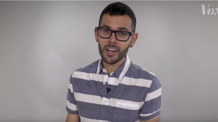 YouTube dice que el abuso anti-gay contra el periodista Vox Carlos Maza 'no viola' las políticas 1