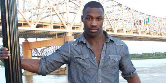 Luchador universitario habla después de un caso de VIH:"Yo era un gran gay negro que daba miedo y quería hacer daño".