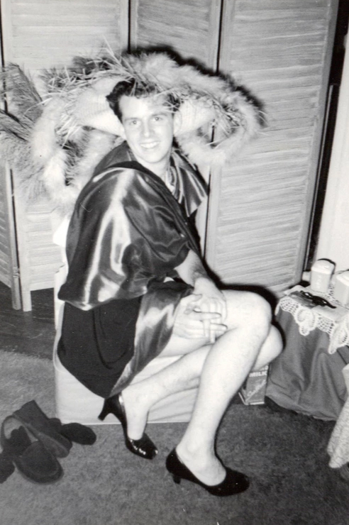 ¿Reconoces a los novios gays de estas fotos perdidas de una boda de 1957? 4