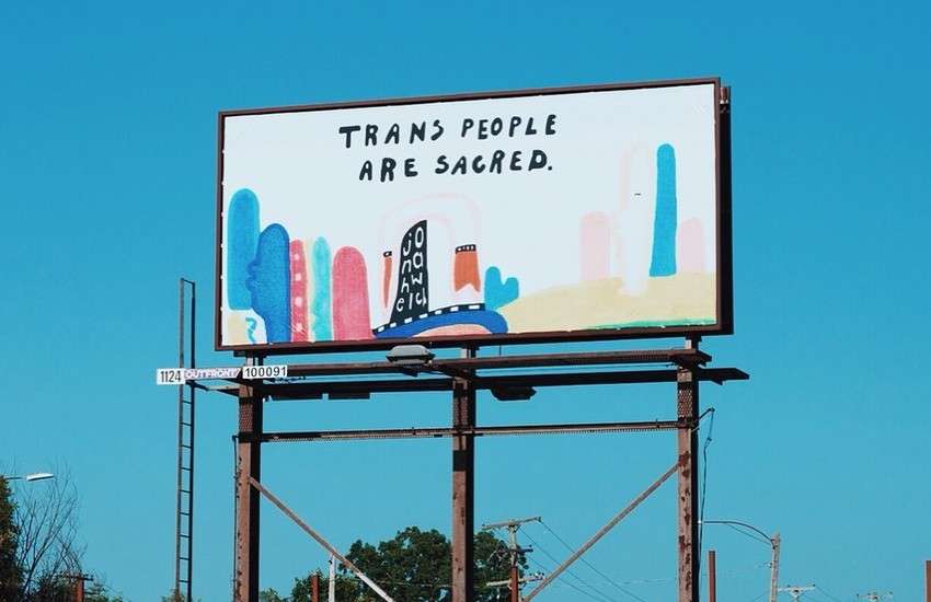 Valla publicitaria 'Los transexuales son sagrados' erigida en Detroit 1
