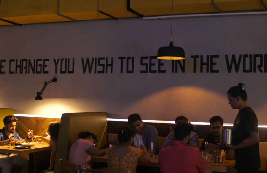 Este café en la India emplea principalmente a personas transgénero 1