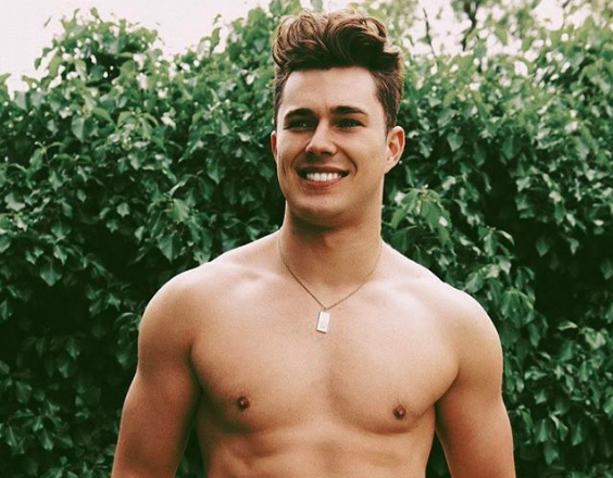 FOTOS: La estrella de la realidad Curtis Pritchard vio una fiesta en un club de striptease masculino.