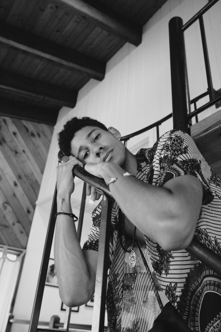 Keiynan Lonsdale lanza nuevo video de Rainbow Dragon 2