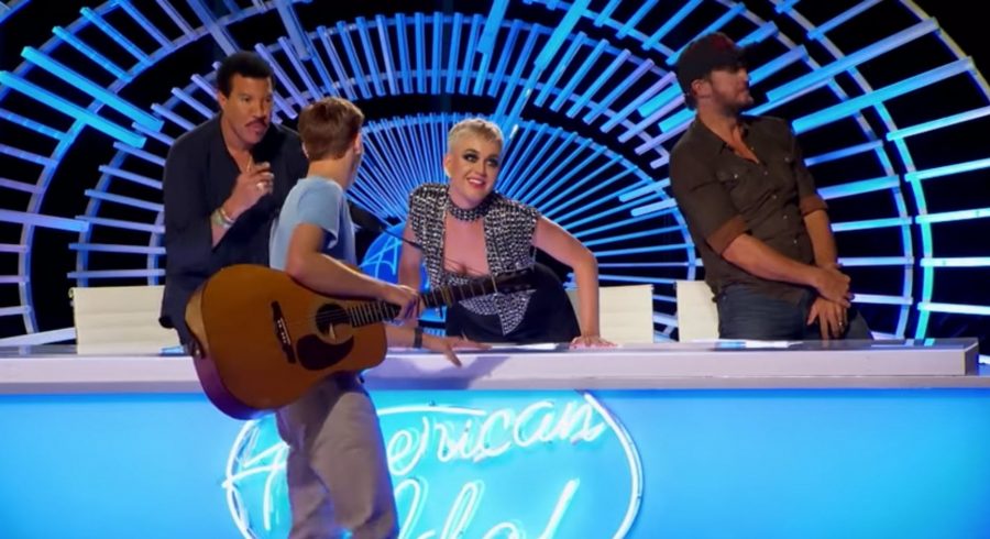 La otra vez que Katy Perry actuó de forma espeluznante con un joven está volviendo para atormentarla.