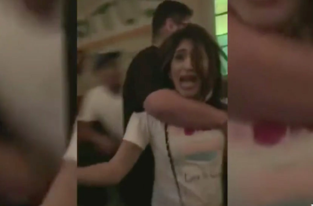 Mujeres transgénero sacadas a la fuerza del bar después de un ataque "transfóbico".