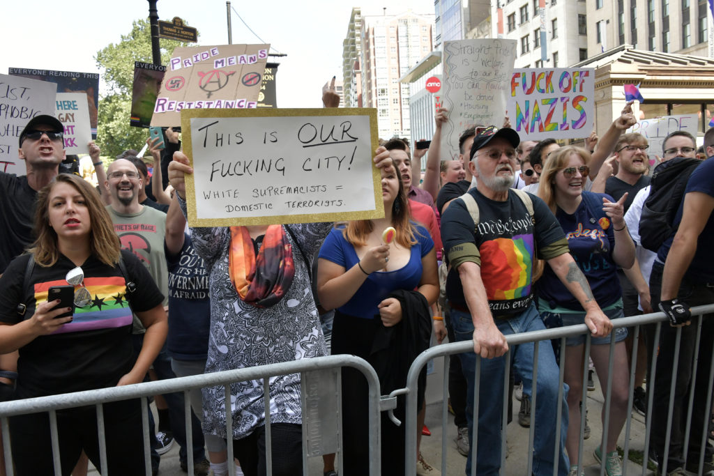 El desfile del Orgullo Heterosexual de Boston es superado en número por los contramanifestantes 1