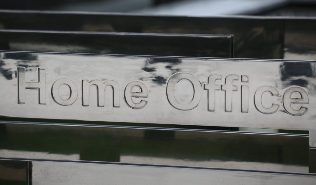 Ministerio del Interior británico ha rechazado a más de 3.000 solicitantes de asilo 1