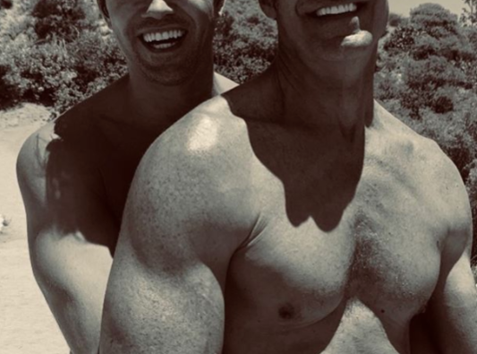 La nueva pareja de poder gay de Hollywood es....