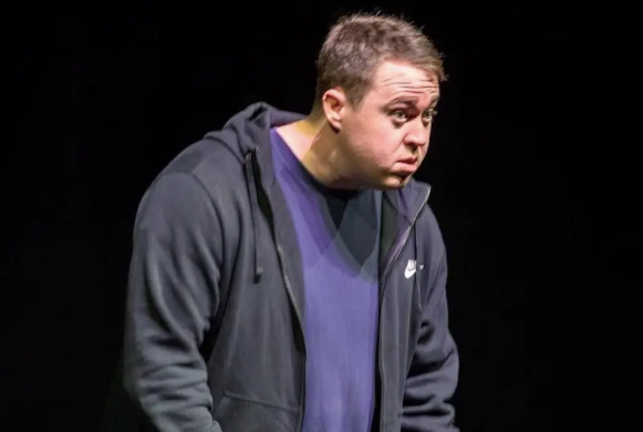 El comico homófobo despedido responde