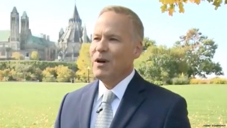 Presentador de noticias sale del armario en directo