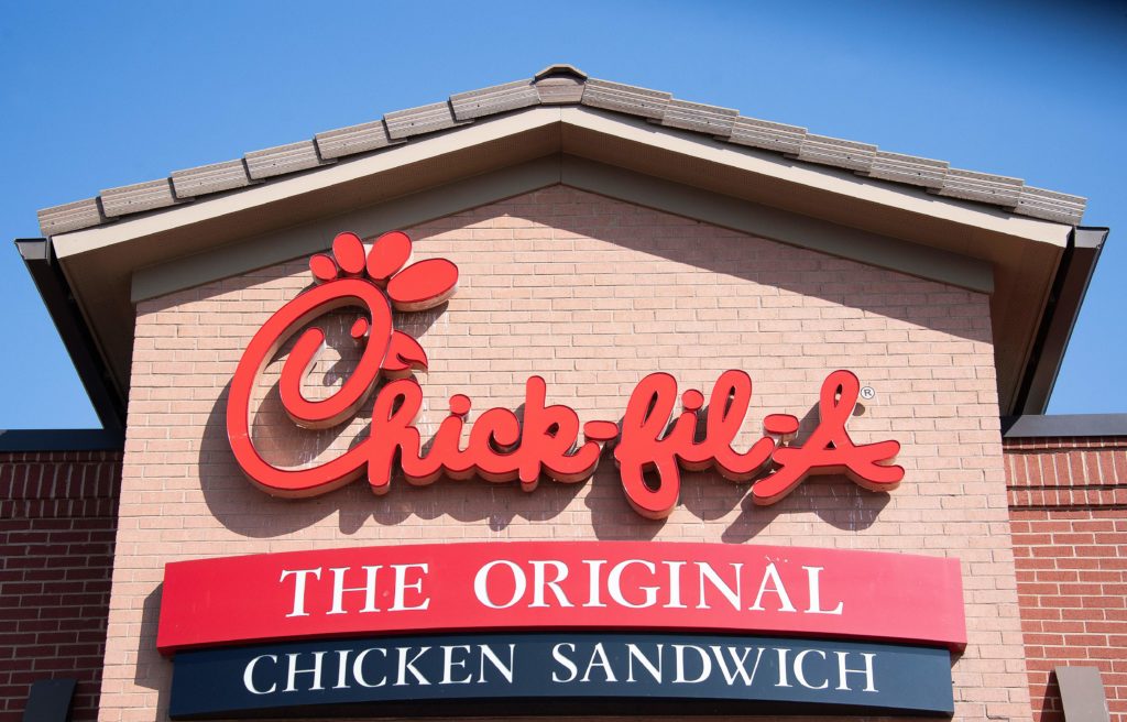 Chick-fil-A detendrá las donaciones a organizaciones homofóbicas