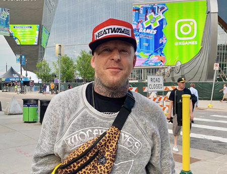 Jason Ellis, orgulloso de su bisexualidad