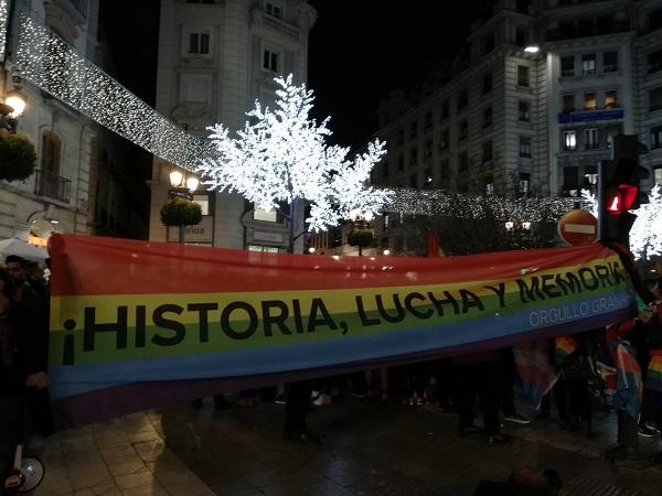 Banderas LGTB en los semáforos de Granada