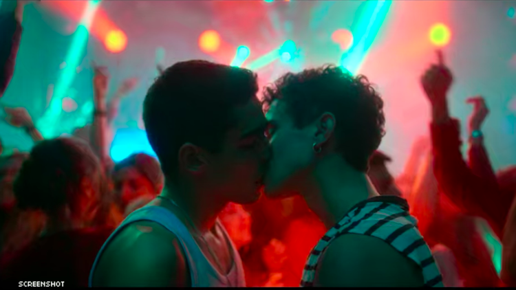 Ander and Omar making out in Elite.