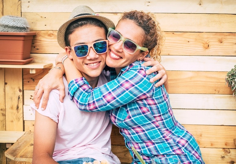 Una madre pide ayuda para su hijo gay