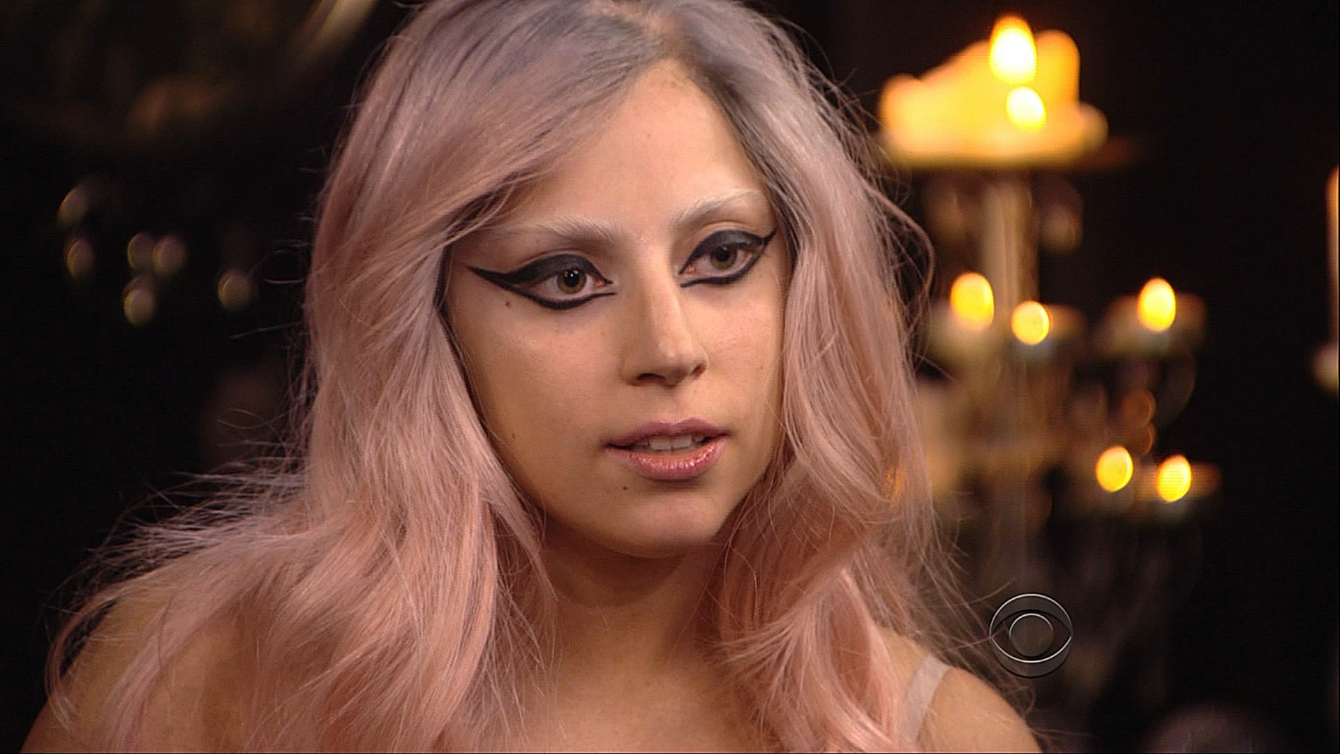Vuelve la polémica entrevista a Lady Gaga por sus genitales