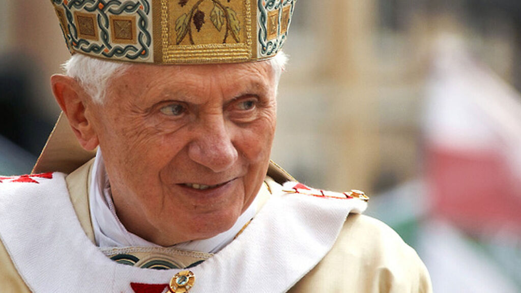 El papa emérito carga contra el matrimonio homosexual