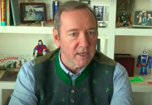 El actor Kevin Spacey compara el COVID-19 con su vida