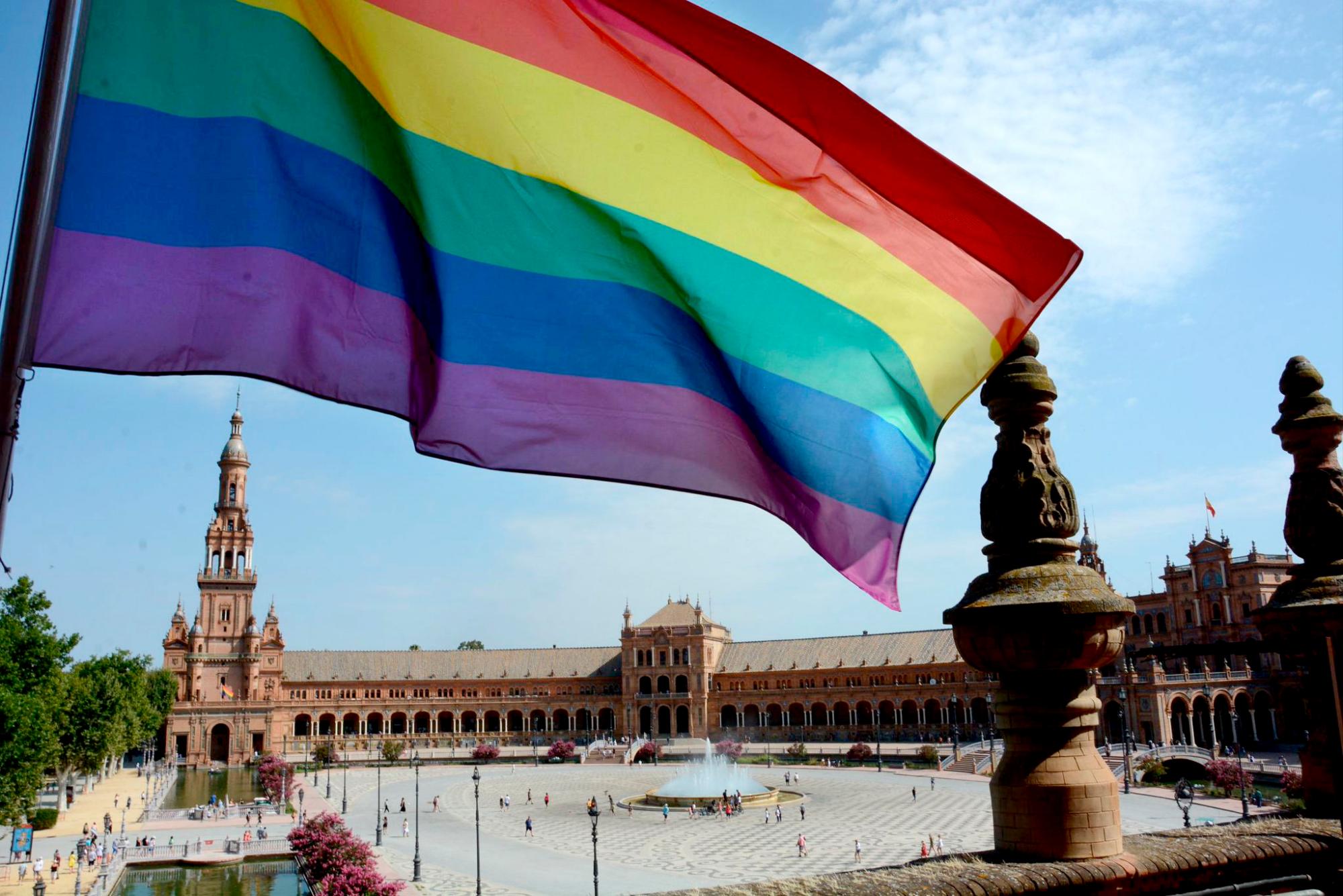 Adelante solicita al Parlamento andaluz celebrar el Dia del Orgullo LGTB en colegios.
