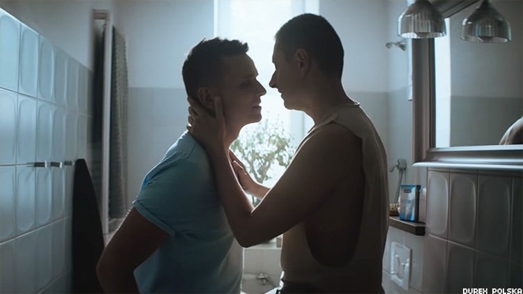 Gay Polish YouTubers Jakub and Dawid Mycek-Kwiecinski make history when they are the first LGBTQ+ couple to get intimate on a TV commercial in Poland.