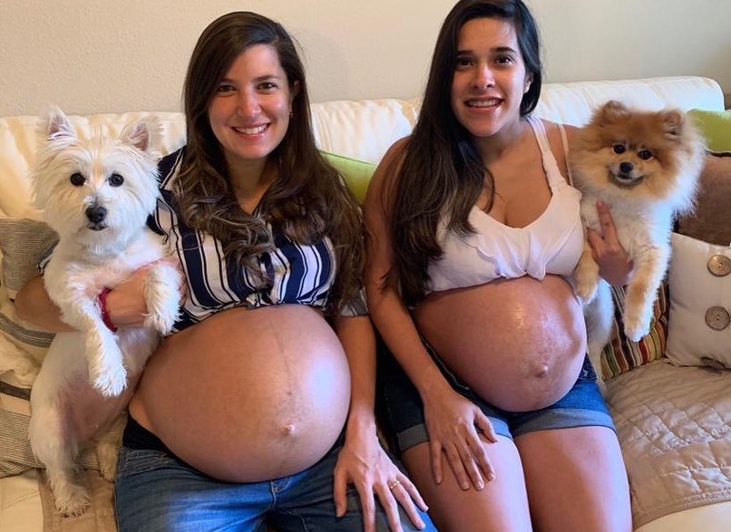 Esta pareja lesbiana se somete a inseminación artificial sin clínica y se quedan embarazadas las dos