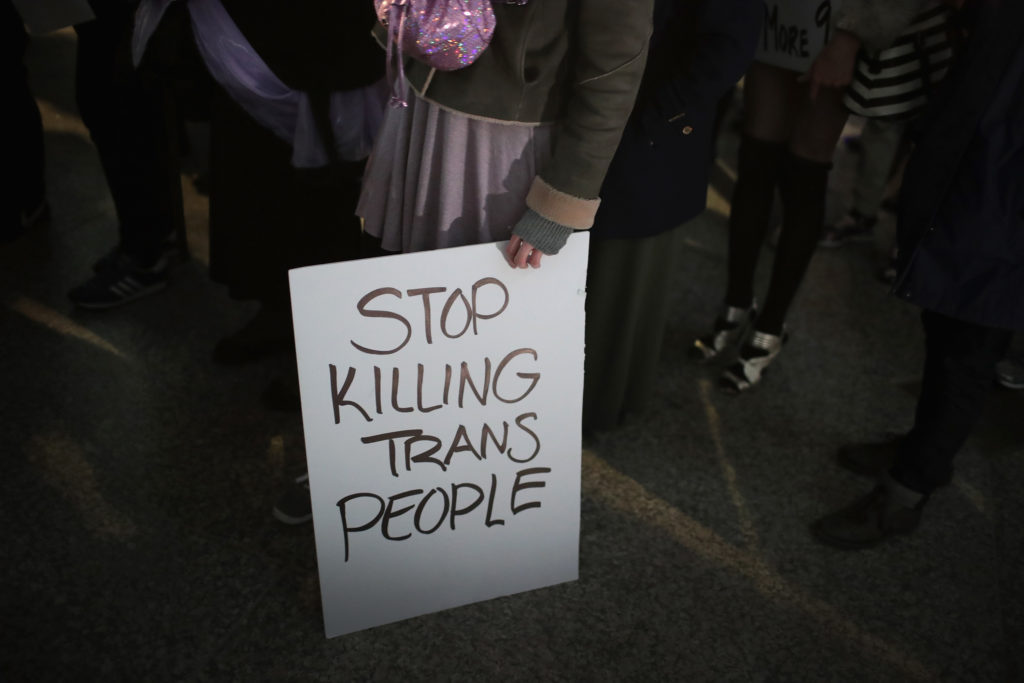 La traumática terapia de conversión que sufrió una mujer trans