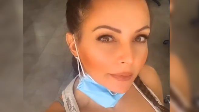 ¿Qué problemas tenéis con los maricones? Una peluquera corta el rollo a una clienta homófoba